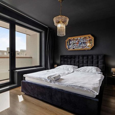 Lam Black - Ac - Balcony Appartement Bratislava Buitenkant foto