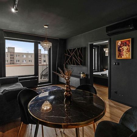 Lam Black - Ac - Balcony Appartement Bratislava Buitenkant foto