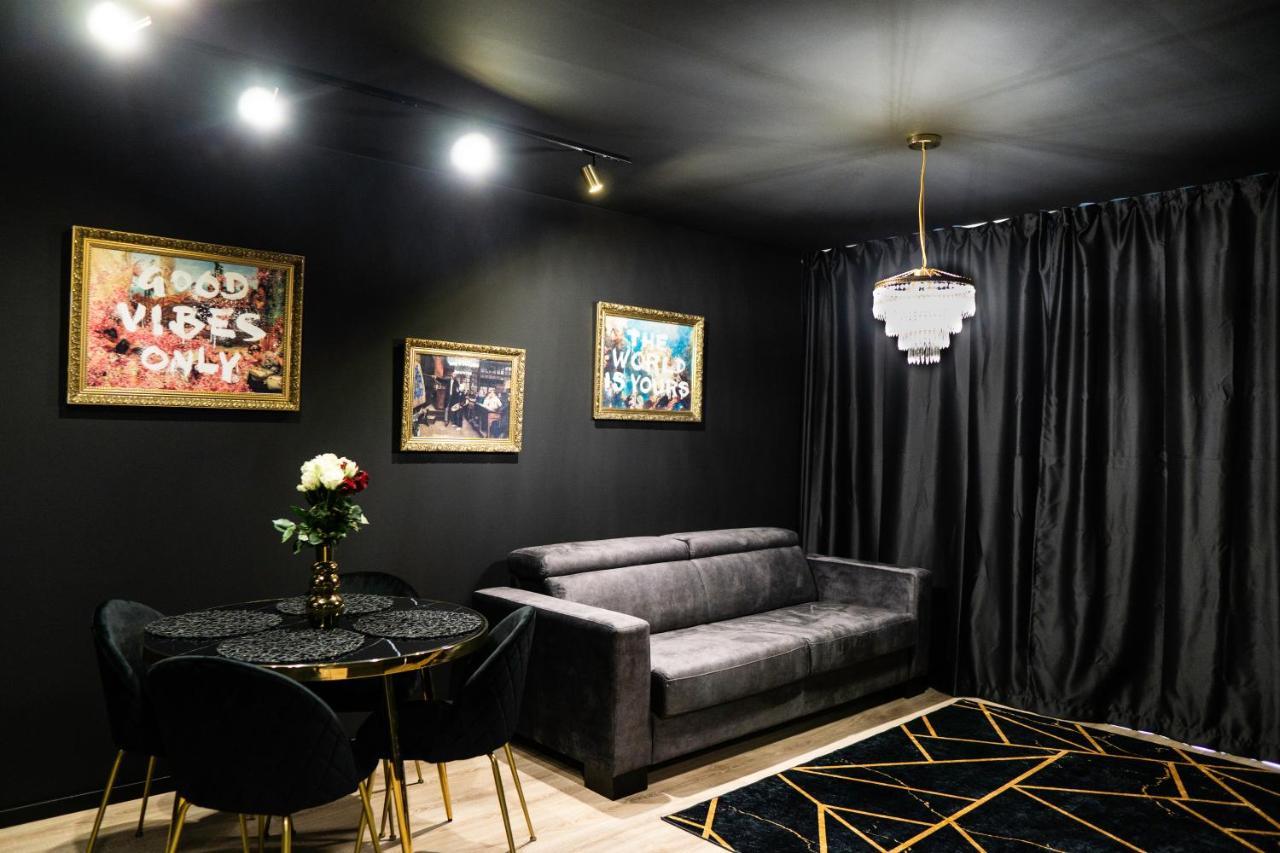 Lam Black - Ac - Balcony Appartement Bratislava Buitenkant foto