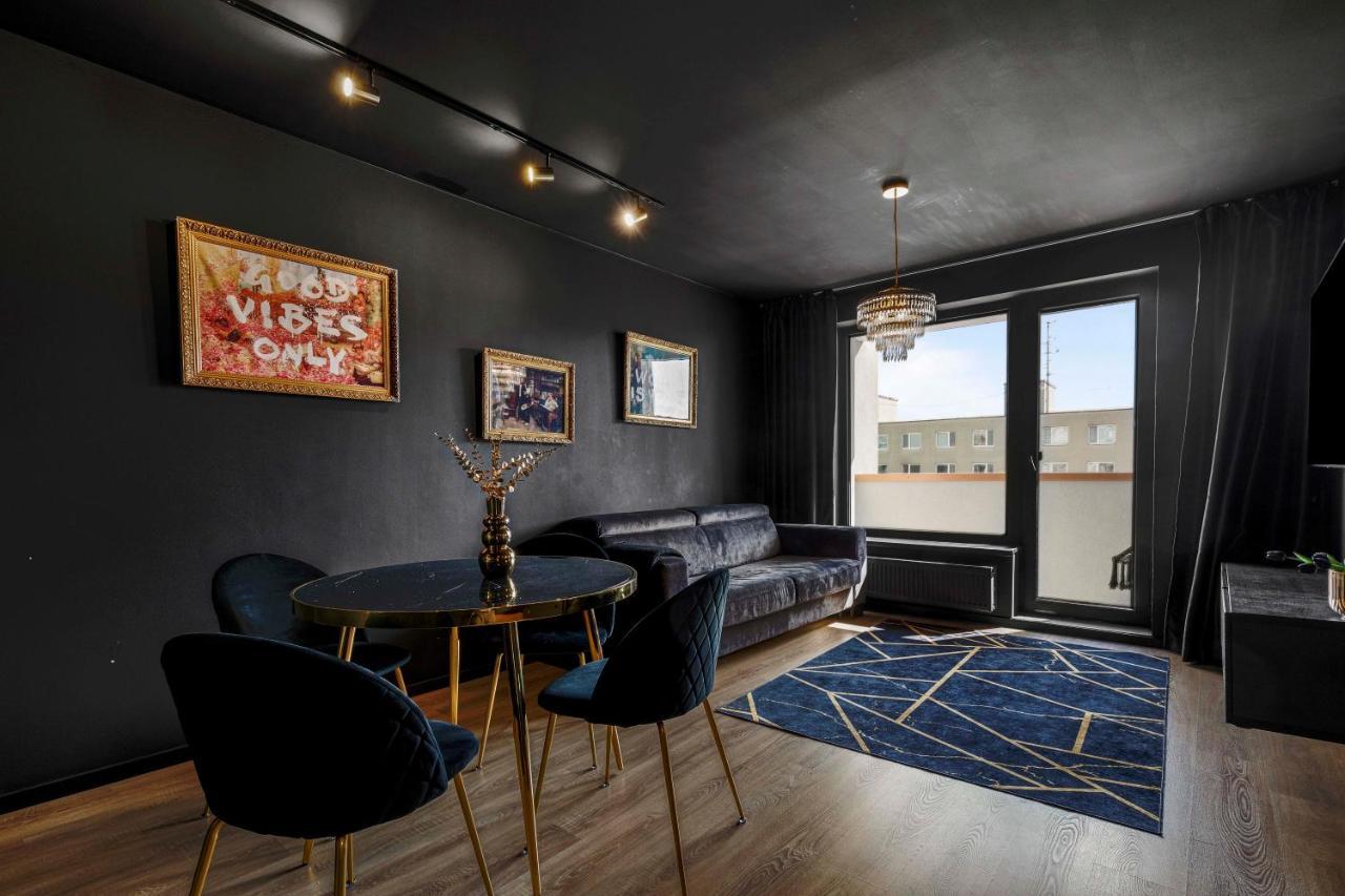 Lam Black - Ac - Balcony Appartement Bratislava Buitenkant foto