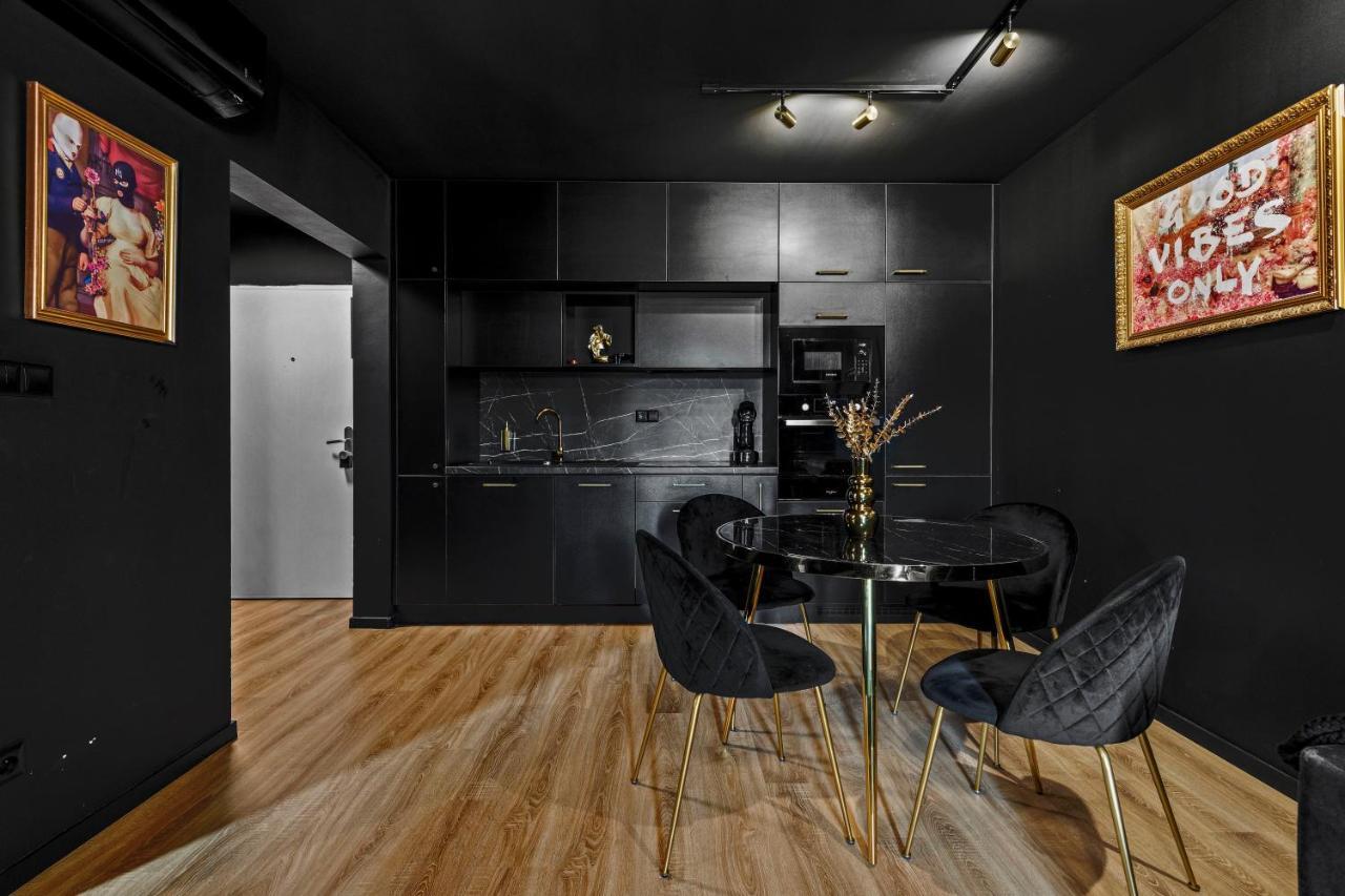 Lam Black - Ac - Balcony Appartement Bratislava Buitenkant foto