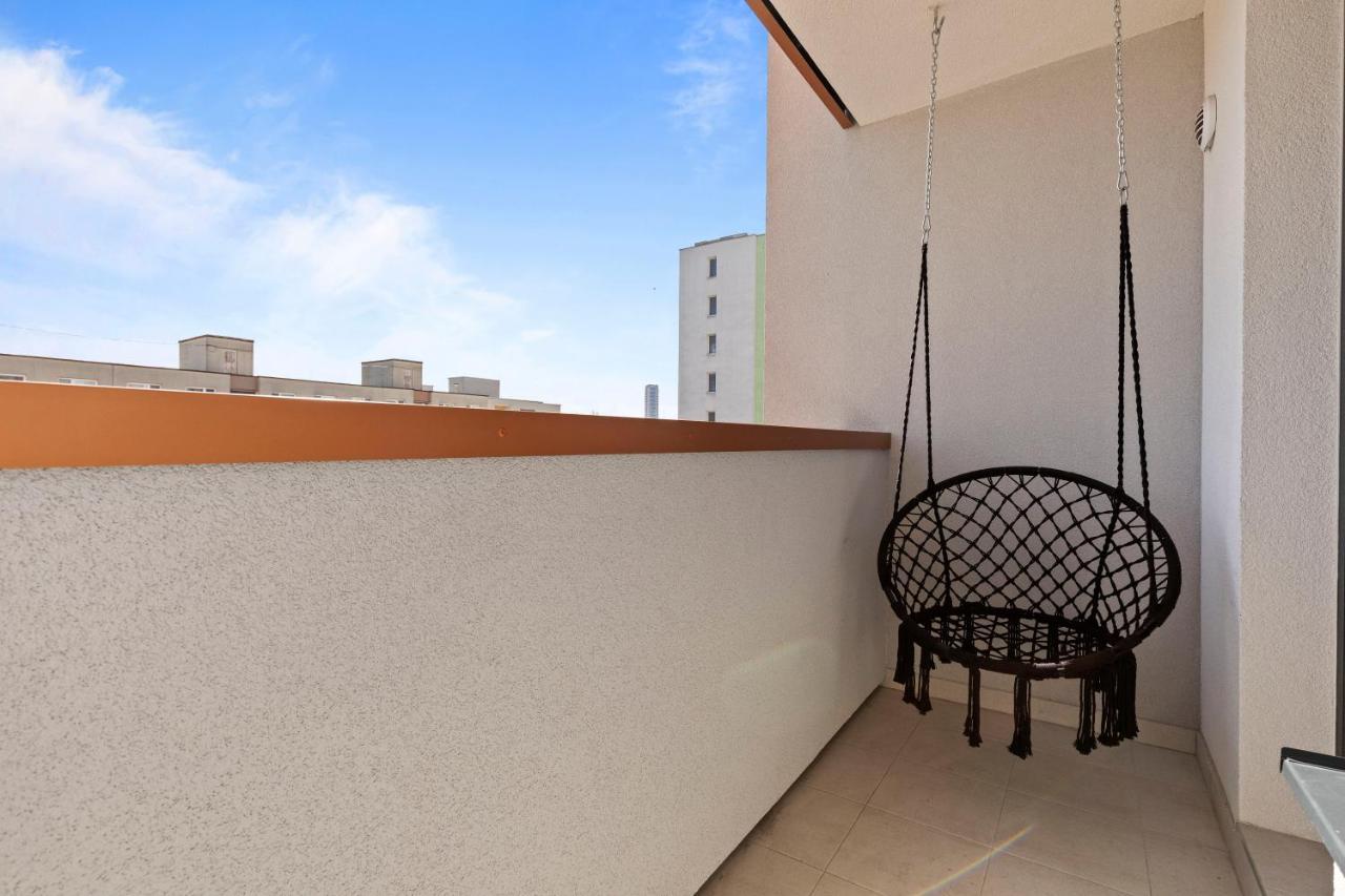 Lam Black - Ac - Balcony Appartement Bratislava Buitenkant foto