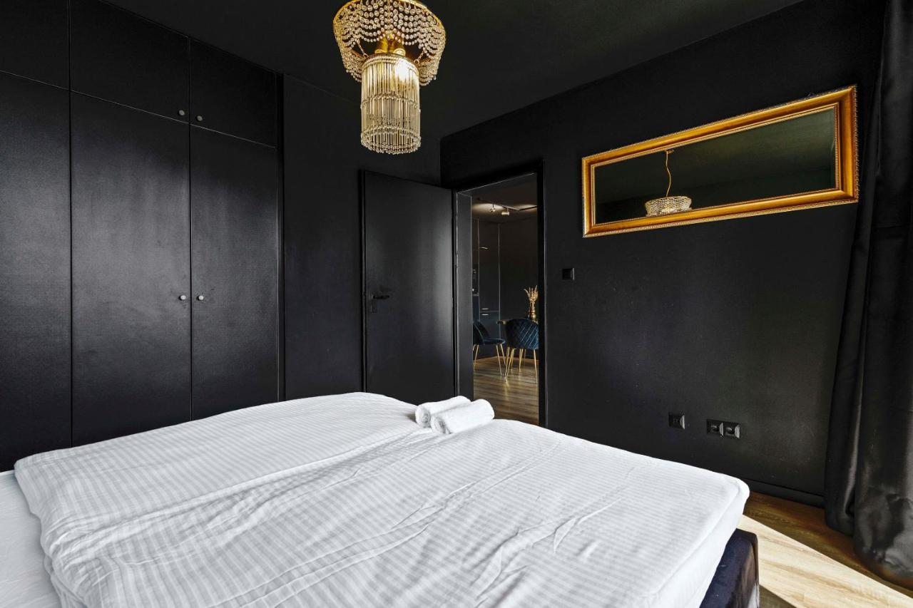 Lam Black - Ac - Balcony Appartement Bratislava Buitenkant foto