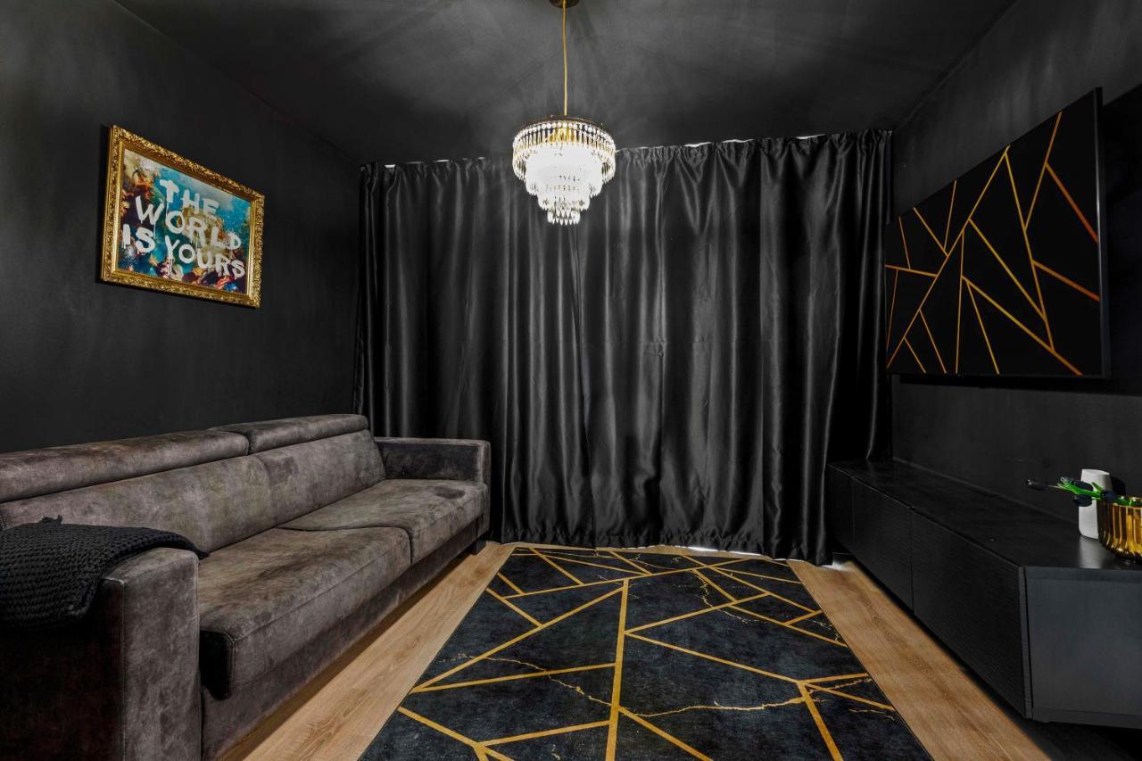 Lam Black - Ac - Balcony Appartement Bratislava Buitenkant foto