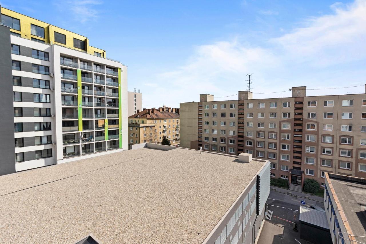 Lam Black - Ac - Balcony Appartement Bratislava Buitenkant foto